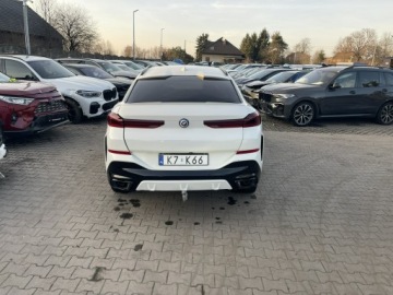 BMW X6 G06 SUV 3.0 30d 286KM 2022 BMW X6 Mpakiet Xdrive Skóra Pamięć Kamery360, zdjęcie 2