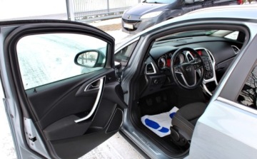 Opel Astra J Sports Tourer 2.0 CDTI ECOTEC 160KM 2011 Opel Astra 2.0 d Bi-xenony Led 1 rok gwarancji w cenie 2.0 Diesel, zdjęcie 9