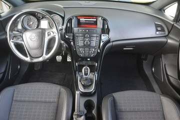 Opel Astra J GTC 1.4 Turbo ECOTEC 120KM 2017 Opel Astra 1.4Turbo OPC Line GTC doinwestowana gwa, zdjęcie 11