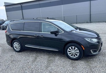 Chrysler Pacifica II 2017 Chrysler Pacifica 3.6 BENZ 287 KM 7 OSOB 2017r Warszawa 3.6 Benzyna