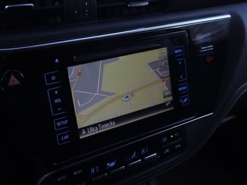 Toyota Auris II Hatchback 5d Facelifting 1.8 Hybrid 136KM 2015 Toyota Auris Hybrid, Salon Polska, Serwis ASO, zdjęcie 11