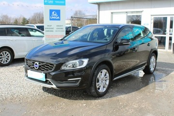 Volvo V60 I Kombi Facelifting 2.0 D4 DRIVE-E 190KM 2018 Volvo V60 Cross Country Momentum 190HP F-vat Salon, zdjęcie 1