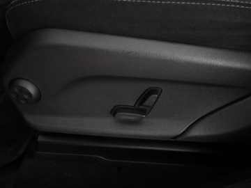 Mercedes GLC C253 SUV Facelifting 2.0 220d 194KM 2019 Mercedes GLC 220 FV23% 4x4 automat full LED navi, zdjęcie 37