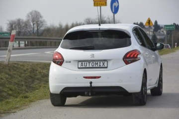 Peugeot 208 I Hatchback 5d Facelifting 1.2 PureTech 82KM 2018 Peugeot 208 1.2 Benzyna Style gwarancja przebiegu, zdjęcie 7