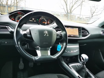 Peugeot 308 II SW Facelifting 1.2 PureTech 110KM 2018 PEUGEOT 308 SW II 1.2 Benzyna 110KM, Manual, Active, SW, zdjęcie 8