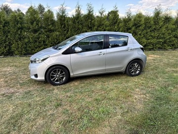 Toyota Yaris III Hatchback 5d Facelifting 1.33 Dual VVT-i 99KM 2014 Toyota Yaris 1,3 VVTi- 99KM B+G Kamera Cofania, zdjęcie 2