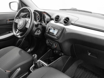 Suzuki Swift VI Hatchback Facelifting 1.2 DualJet SHVS 83KM 2021 Suzuki Swift JSAAZCA3S00528495#1.2 Dualjet SHVS, zdjęcie 24