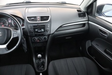 Suzuki Swift V Hatchback 3d Facelifting 1.2 VVT 94KM 2015 Suzuki Swift 1.2, Salon Polska, Serwis ASO, Klima, zdjęcie 7