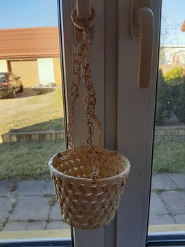 Kwietnik wyplatany z trawy morskiej