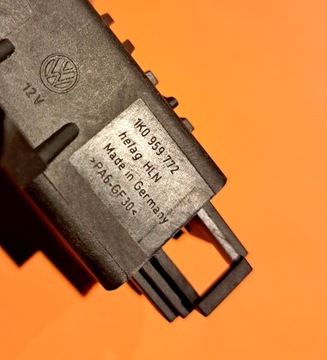 MODUL PŘEDEHŘÁNÍ SEDADLA VOLKSWAGEN OE 1K0959772 1K