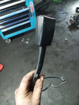 ПРЯЖКА РЕМНЯ БЕЗОПАСНОСТИ ПЕРЕДНЯЯ ЛЕВАЯ VW GOLF V PLUS 1K4857755K