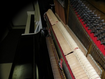 концертное фортепиано ЭМИЛЯ ТРЮГГЕРА, высота 132 см.