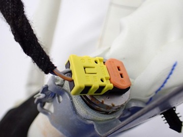 ZÁVĚS AIRBAG BOČNÍ PRAVÁ ORIGINÁLNÍ 13250503 OPEL MERIVA II B 14R