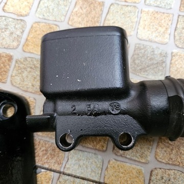 Harley Softail Street Bob FXLR оригинальное тормозное оборудование и насос 18-23р.