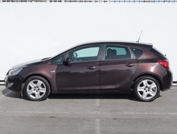 Opel Astra J Hatchback 5d 1.4 Turbo ECOTEC 120KM 2012 Opel Astra 1.4 T, Klima, Tempomat, Parktronic, zdjęcie 2
