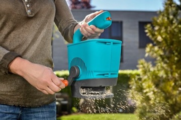 РУЧНАЯ СЕЯЛКА ДЛЯ ТРАВЫ И УДОБРЕНИЙ Gardena размер