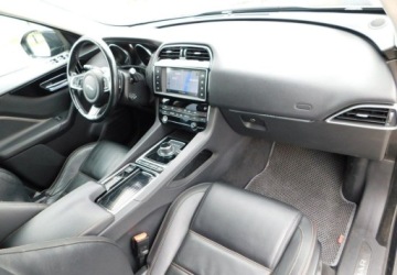 Jaguar F-Pace SUV 2.0 i4D 180KM 2017 Jaguar F-Pace 2.0D 180PS 4x4AWD z Gwarancja Bezwypadkowy 2.0 Diesel 180KM, zdjęcie 7