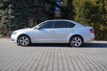 Skoda Octavia III Liftback Facelifting 2.0 TDI 150KM 2018 Skoda Octavia 2.0 TDI SmartLink Tempomat klima 2stref. Czujniki park., zdjęcie 3