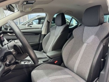 Skoda Octavia IV Liftback 1.5 TSI EVO 150KM 2024 Skoda Octavia Selection Pakiet Light View Plus ACC Kamera cofania FV23, zdjęcie 8