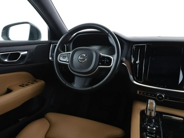 Volvo V60 II  Kombi 2.0 T8 Twin Engine 390KM 2019 Volvo V60 GRATIS! Pakiet Serwisowy o wartości, zdjęcie 15