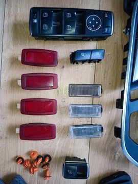 Обивка боковой панели левая передняя W117 CLA Mercedes