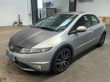 Honda Civic VIII Hatchback 3d 1.8 i-VTEC 140KM 2011 Honda Civic 1.8 VTEC Sport
