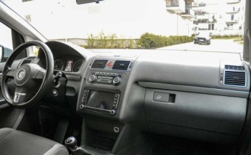 Volkswagen Touran II 1.6 TDI 105KM 2010 Volkswagen Touran 2010 r. 1.6 Diesel 105KM, zdjęcie 9
