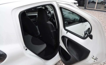 Toyota Aygo I Hatchback 5d Facelifting 1.0 VVT-i 68KM 2013 Toyota Aygo Klimatyzacja Nawigacja TOM TOM Elektryczne Szyby Benzyna 68KM, zdjęcie 16