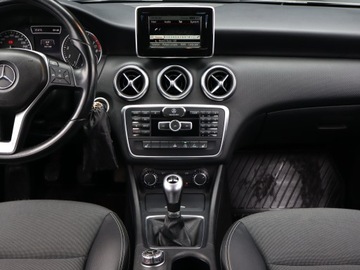 Mercedes Klasa A W176 Hatchback 5d Facelifting 180 122KM 2015 Mercedes A A 180, Skóra, Navi, Klima, Parktronic, zdjęcie 11