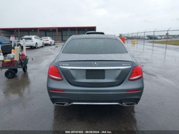 Mercedes Klasa E W213 2020 Mercedes-Benz Klasa E 2020 Mercedes-Benz E-Class E 450 4MATIC Sedan 2.0, zdjęcie 4