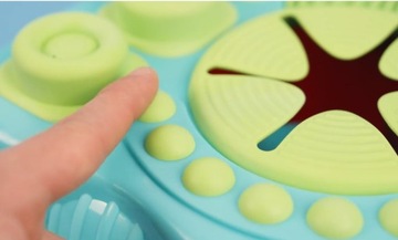 KLOCKI SENSORYCZNE W WIADERKU DLA ROCZNEGO DZIECKA KLOCUSZKI PREZENT