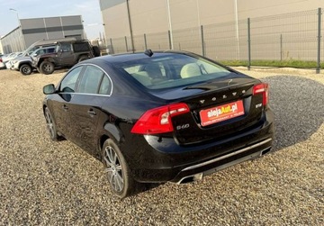 Volvo S60 II Sedan Facelifting 2.0 T5 DRIVE-E 245KM 2017 Volvo S60 S60 2.0 Benz 245 KM 2017r Warszawa 2.0 Benzyna 245KM, zdjęcie 4
