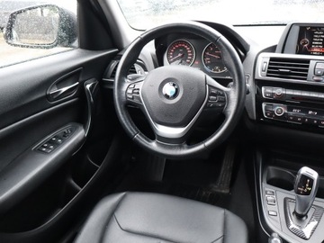 BMW Seria 1 F20-F21 Hatchback 5d Facelifting 2015 118i 136KM 2015 BMW 1 118i, Salon Polska, Automat, Skóra, Klima, zdjęcie 6