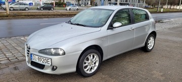 Alfa Romeo 147 Hatchback 1.6 TS 16v 105KM 2005 ALFA ROMEO 147 (937_) 1.6