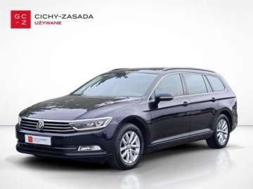 Volkswagen Passat B8 Variant 1.8 TSI BlueMotion Technology 180KM 2017 Volkswagen Passat SalonPL serwis 1.8TSI 180KM pakiety nawigacja grz.fotele