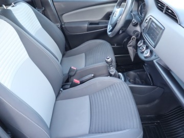 Toyota Yaris III Hatchback 5d Facelifting 2017 1.5 Dual VVT-iE 111KM 2020 Toyota Yaris 1.5 Dual VVT-i, Salon Polska, zdjęcie 8