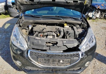 Peugeot 208 I 2015 Peugeot 208 2015r, 1.6 HDI. Uszkodzony przod. Pali. 1.6 Diesel 90KM, zdjęcie 4