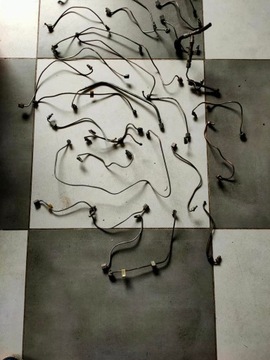 Rurka rozdzielacza paliwa Mercedes 107