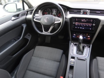 Volkswagen Passat B8 Variant Facelifting 2.0 TDI SCR 150KM 2020 VW Passat 2.0 TDI, Salon Polska, Serwis ASO, zdjęcie 6