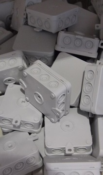 НАСТЕННАЯ КОРОБКА СО ВСТРОЕННОЙ ЗАЩИТОЙ, 85*85ММ