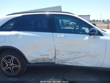 Mercedes GLC C254/X254 2022 Mercedes-Benz GLC 2022r, 4Matic, 2.0L 2.0 Benzyna 255KM, zdjęcie 3