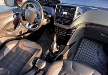 Peugeot 2008 I SUV Facelifting 1.2 PureTech 110KM 2018 Peugeot 2008 bezwypadekz Niemiecallur 1.2 Benzyna 110KM, zdjęcie 1