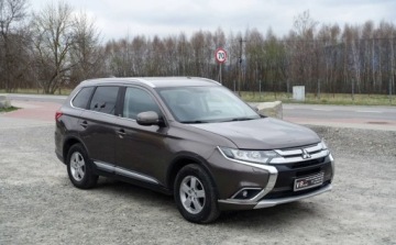 Mitsubishi Outlander III 2017 Mitsubishi Outlander 2.2DI-D 150KM 4WD 4x4 7osobowy Xenony Nawigacja Grzan, zdjęcie 2