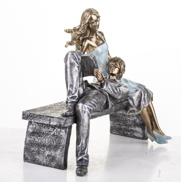 Фигурка влюбленной пары на скамейке