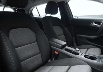 Mercedes GLA I Off-roader 1.6 180 122KM 2017 Mercedes-Benz GLA LIFT 180 Benzyna 122HP Automat Kamera II.wlasciciel GWAR, zdjęcie 25