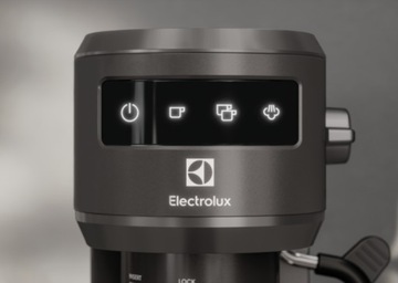 Кофемашина Electrolux E6EC1-6BST Explore 6, черная.