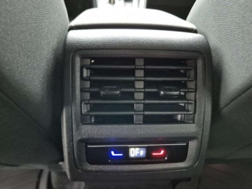 Volkswagen Golf VIII Variant 2.0 TDI 150KM 2021 Volkswagen Golf Variant Martwe poleVirtualFaktura23 Masaz fotela kierowcy, zdjęcie 28