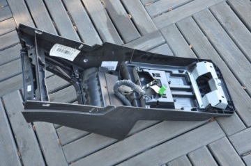 VOLVO XC90 И ЦЕНТРАЛЬНЫЙ ТУННЕЛЬНЫЙ ПОДЛОКОТНИК В КОМПЛЕКТЕ, ЧЕРНЫЙ ТЕЛЕФОН