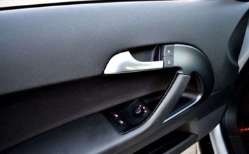 Audi A3 8P Hatchback 3d 1.6 102KM 2009 Audi A3 Klimatyzacja, Ksenony, Podgrzewane fotele, Czujniki parkowania tyl, zdjęcie 7