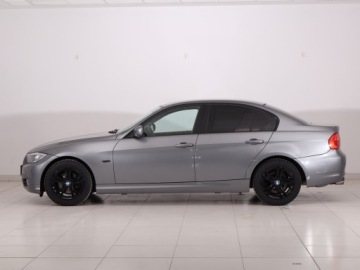 BMW Seria 3 E90-91-92-93 Limuzyna E90 318i 143KM 2010 BMW 3 318 i, Klima, Parktronic,ALU, zdjęcie 2